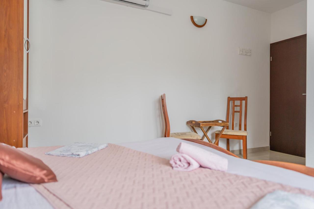 Guesthouse Kamarin 波梅纳 外观 照片