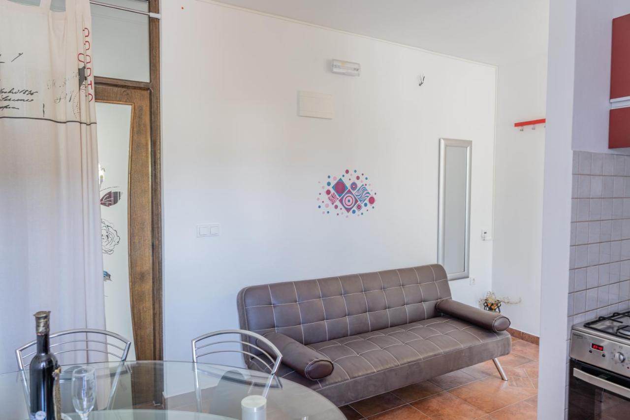 Guesthouse Kamarin 波梅纳 外观 照片