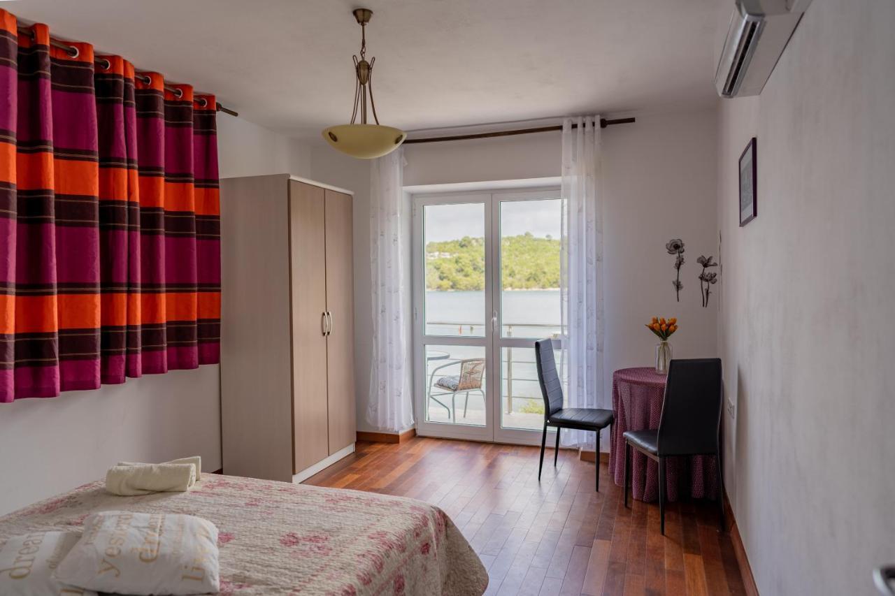Guesthouse Kamarin 波梅纳 外观 照片