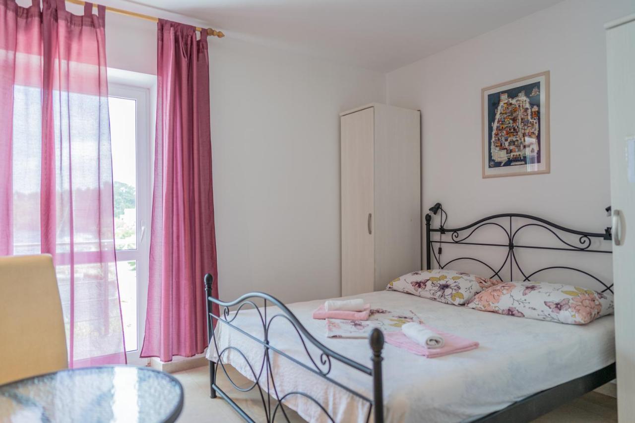Guesthouse Kamarin 波梅纳 外观 照片