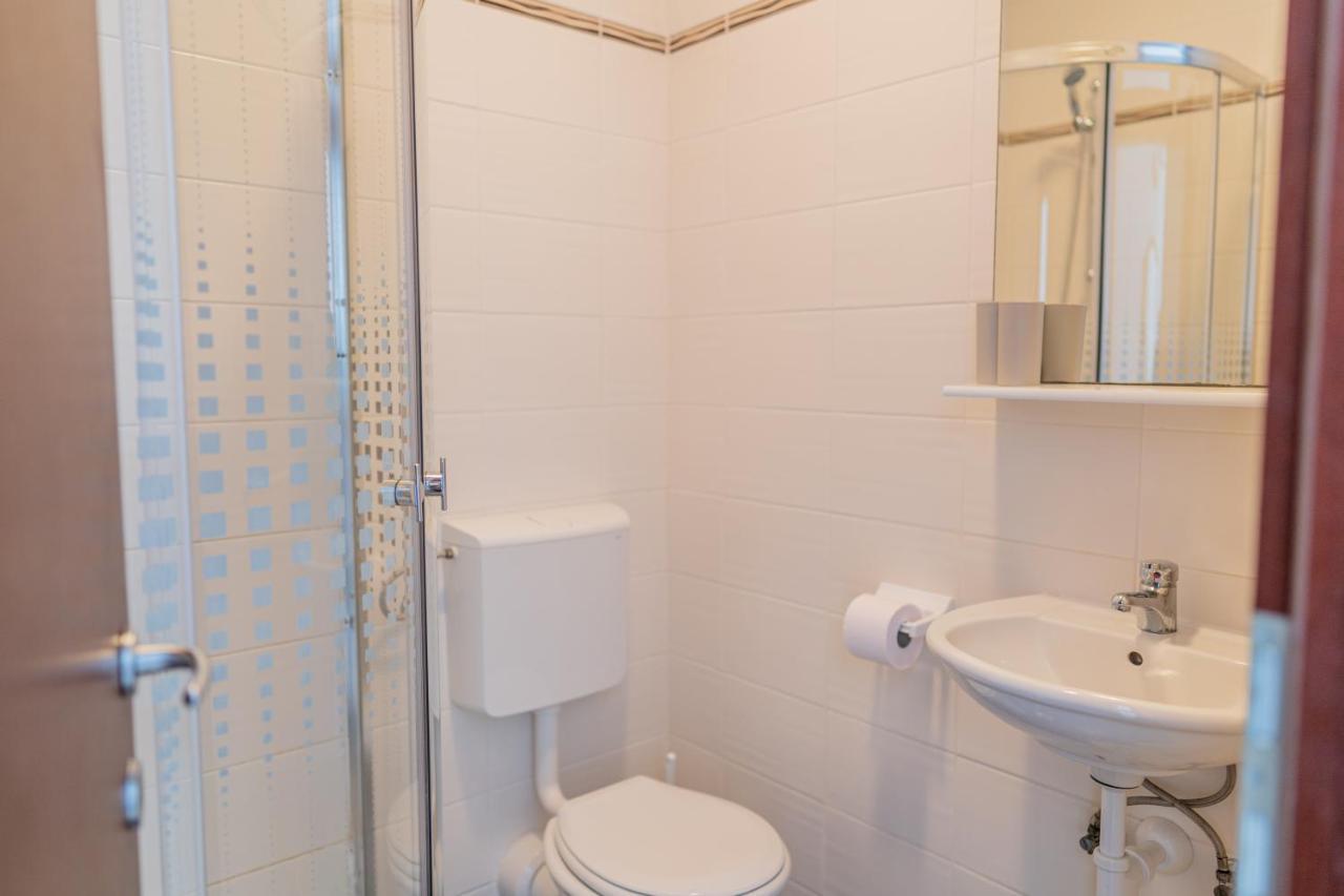 Guesthouse Kamarin 波梅纳 外观 照片
